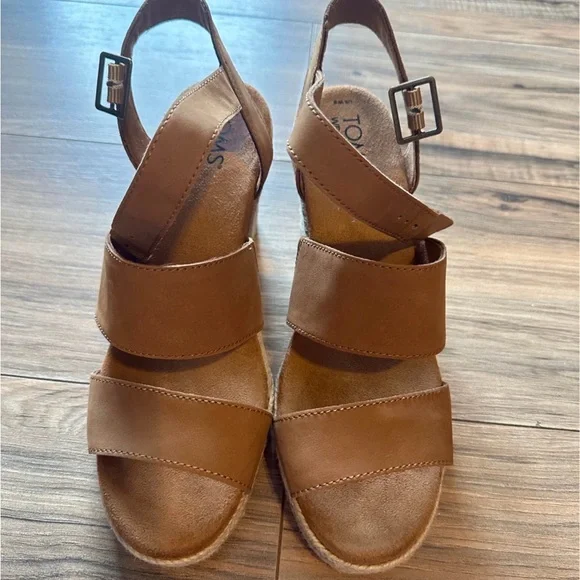 TOMS Madelyn Tan Leather Wedge Sandal - Picture 2 of 7